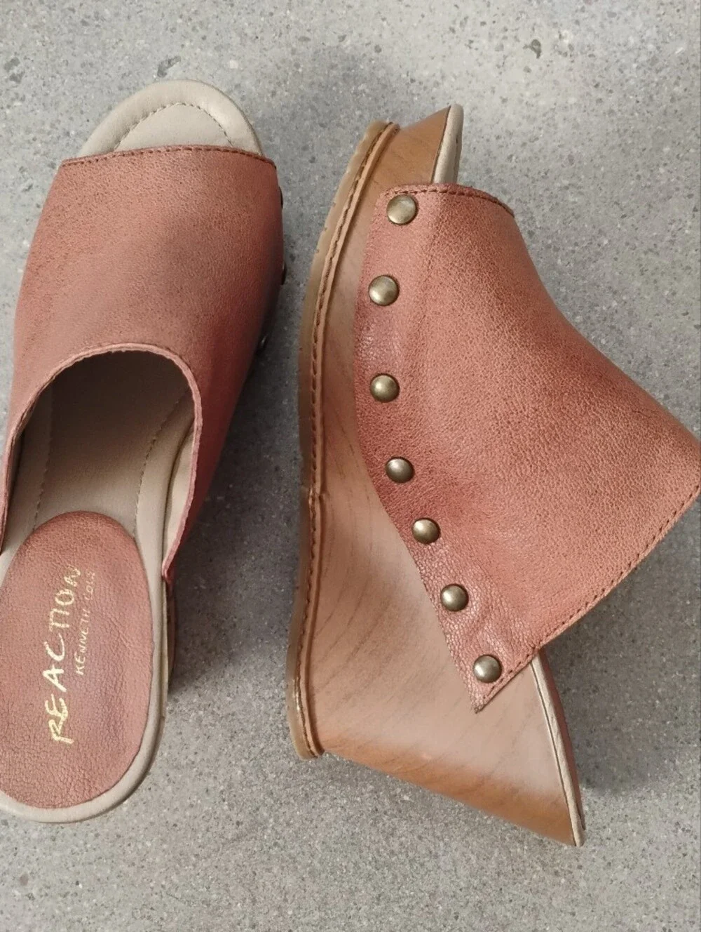 Reaction Kenneth Cole Swell Mauve Brown Open Toe Studded Wedge Slides